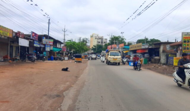 Hyderabad-Dark-damaged-Barkas-Shaheennagar-stretch-troubles-airport-bound-motorists-and-locals.jpg